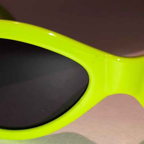 SALE Petals and Peacocks Sunglasses - Picture 9 of 9